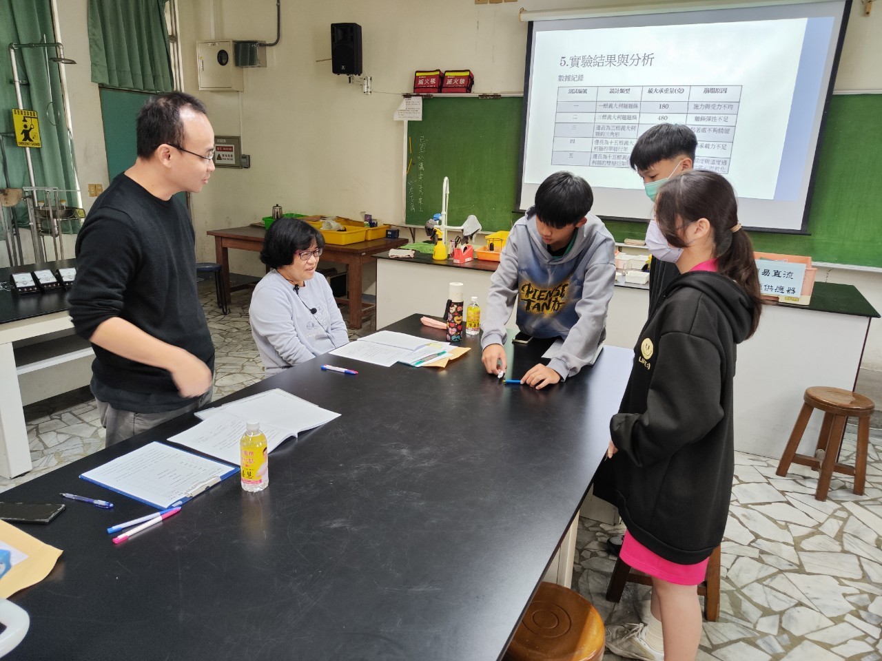 LINE_ALBUM_20250102 校內科展照片_250114_34.jpg